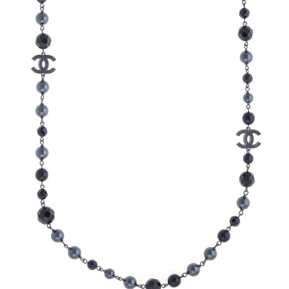 Chanel Faux pearl & Resin Bead CC Station Necklace - Picture 3 of 3